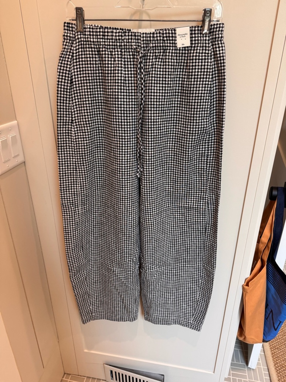 Abercrombie & Fitch barrell pants, buffalo check